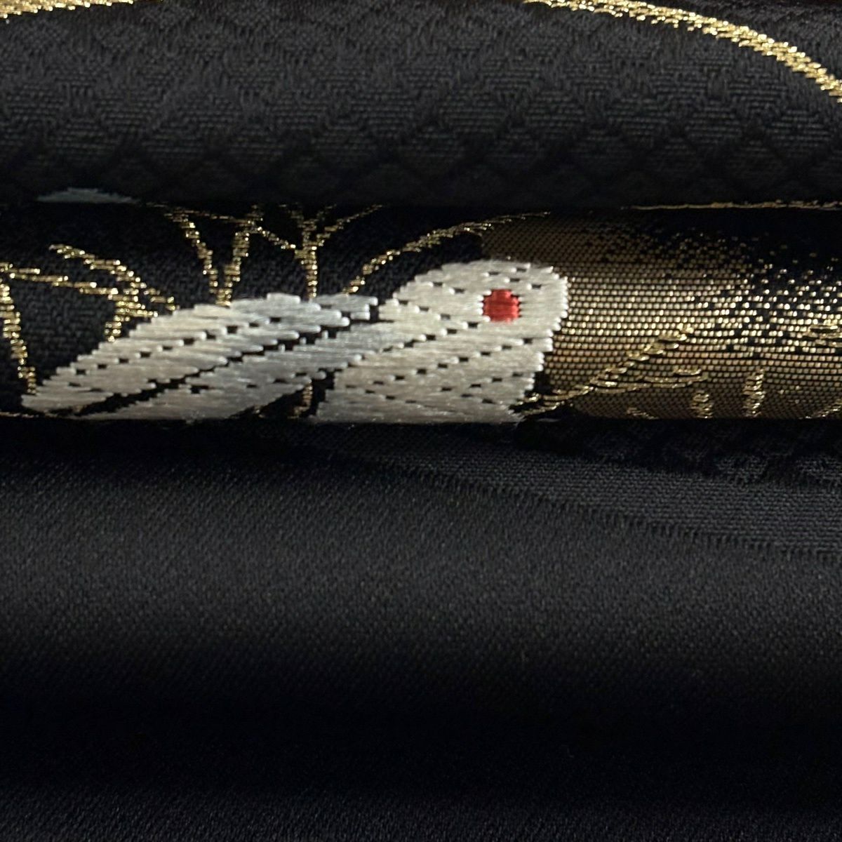 【美品】 袋帶 逸品級 萬葉染 兔子 露芝 金絲 刺繡 黑 六通 純蠶絲
