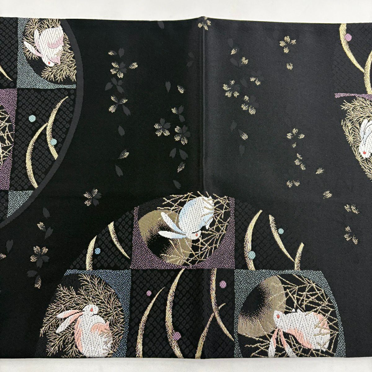 【美品】 袋帶 逸品級 萬葉染 兔子 露芝 金絲 刺繡 黑 六通 純蠶絲