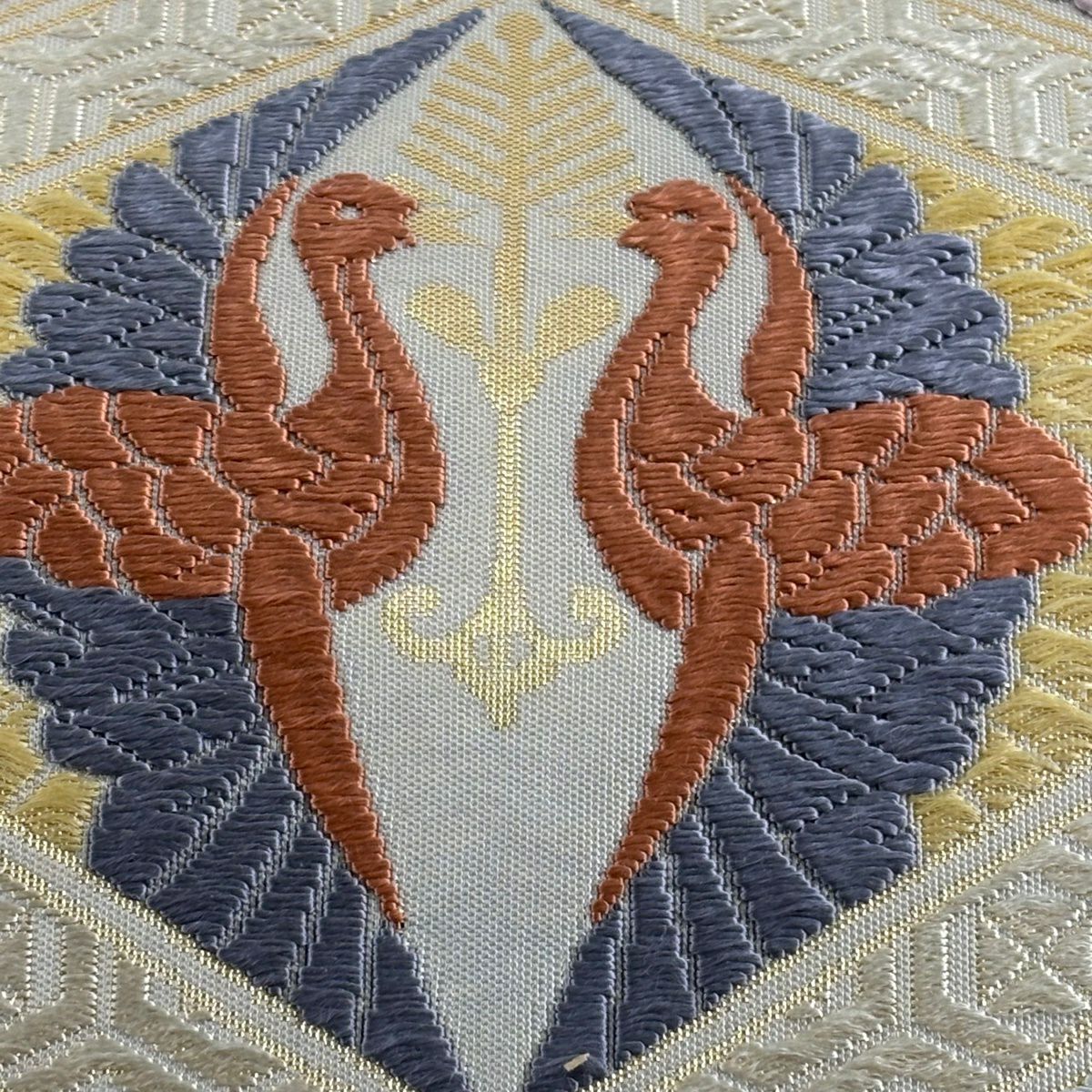 【美品】 袋帶 逸品級 關西仕立 仙鶴 花唐草紋 刺繡 金金箔 奶油 六通 純蠶絲