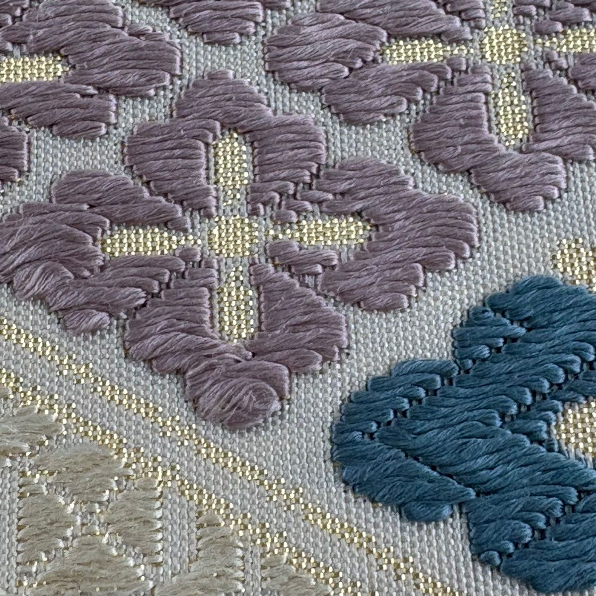 【美品】 袋帶 逸品級 關西仕立 仙鶴 花唐草紋 刺繡 金金箔 奶油 六通 純蠶絲