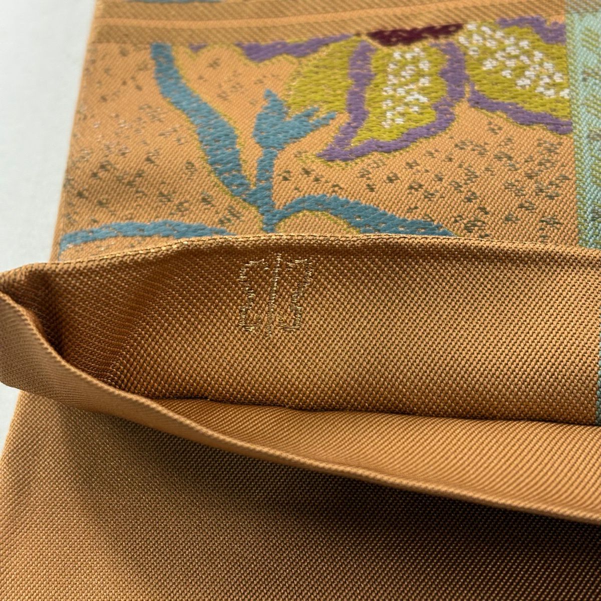 【美品】 袋帶 逸品級 川島織物 落款あり 關西仕立 草花紋紋 刺繡 金金箔 紅茶 六通 純蠶絲