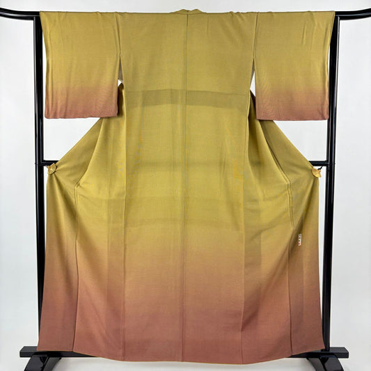 【美品】 付下 身長161cm 袖長64.5cm M 雙層 人間國寶 六谷梅花軒 落款あり 角通し 染分 黃土 純蠶絲 名品級