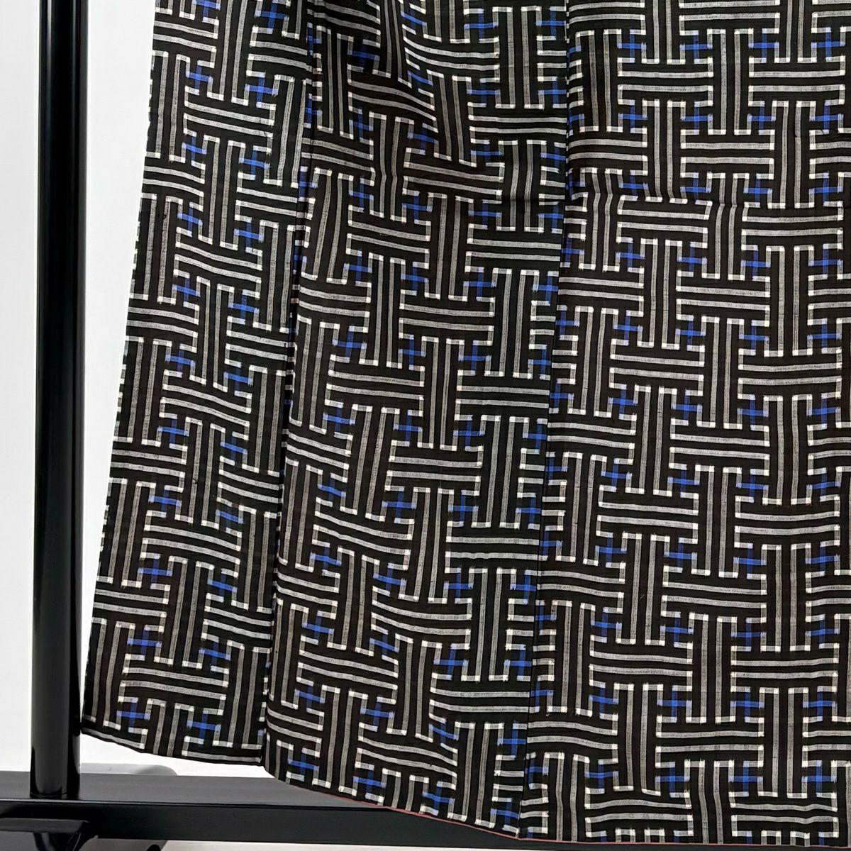 【美品】 紬織 身長158cm 袖長64cm M 雙層 鈕扣領 幾何圖案 墨色 純蠶絲 名品級