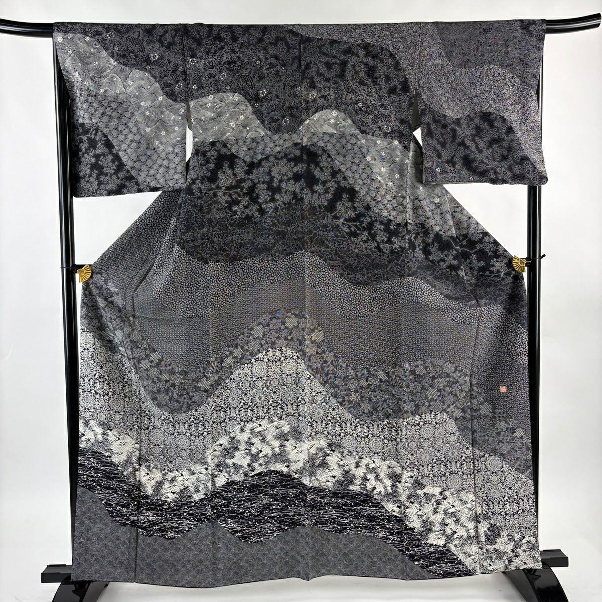 【美品】訪問服 身長162cm 袖長66.5cm M 雙層 相良雕刻型染 有落款 華紋 向鳥 黑 純蠶絲 名品級