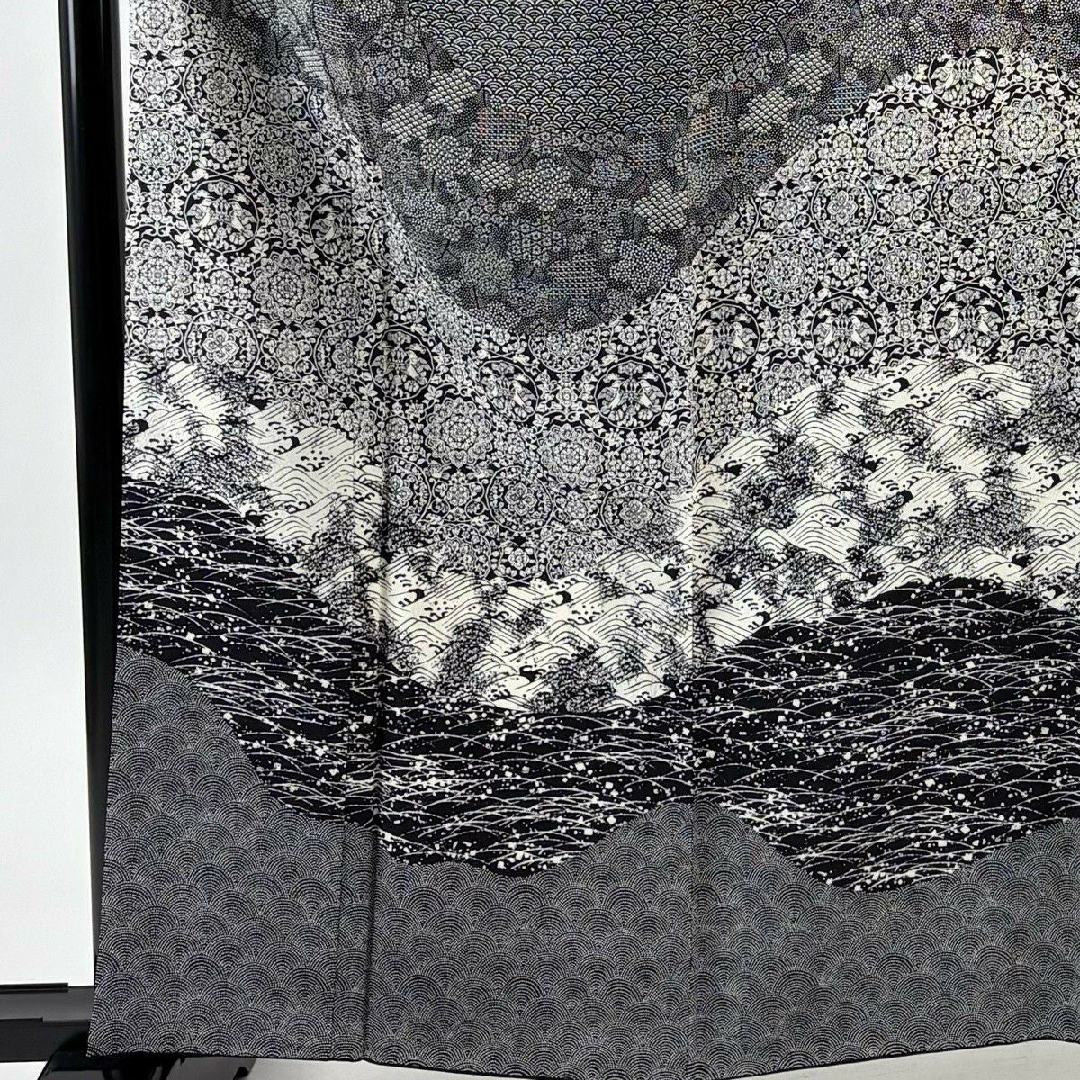 【美品】訪問服 身長162cm 袖長66.5cm M 雙層 相良雕刻型染 有落款 華紋 向鳥 黑 純蠶絲 名品級
