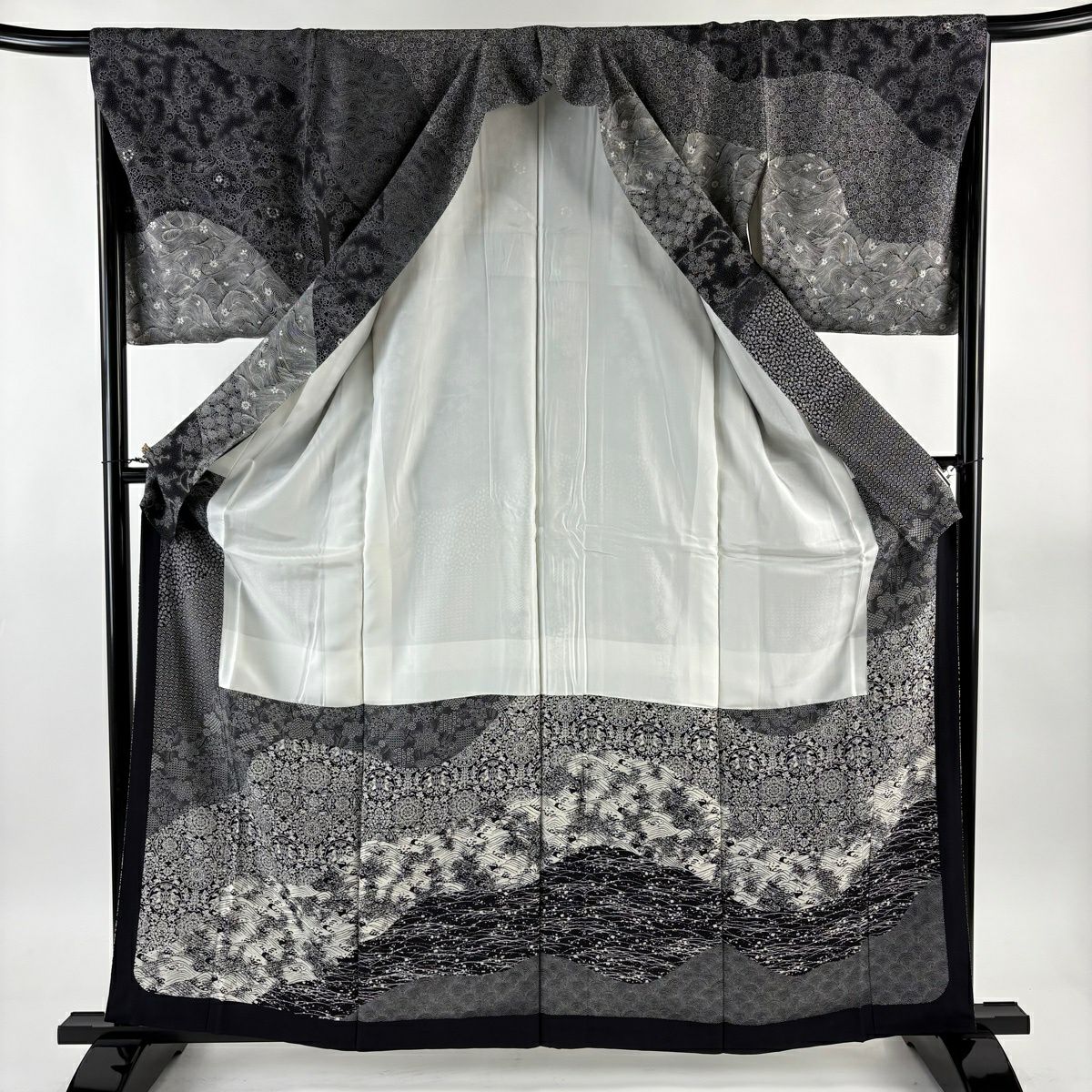 【美品】訪問服 身長162cm 袖長66.5cm M 雙層 相良雕刻型染 有落款 華紋 向鳥 黑 純蠶絲 名品級