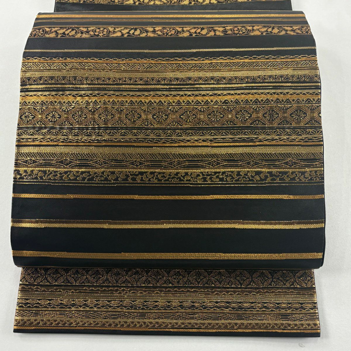 【美品】 袋帶 名品級 加納幸 草花紋紋 縞 金糸 金金箔 黑 六通 純蠶絲