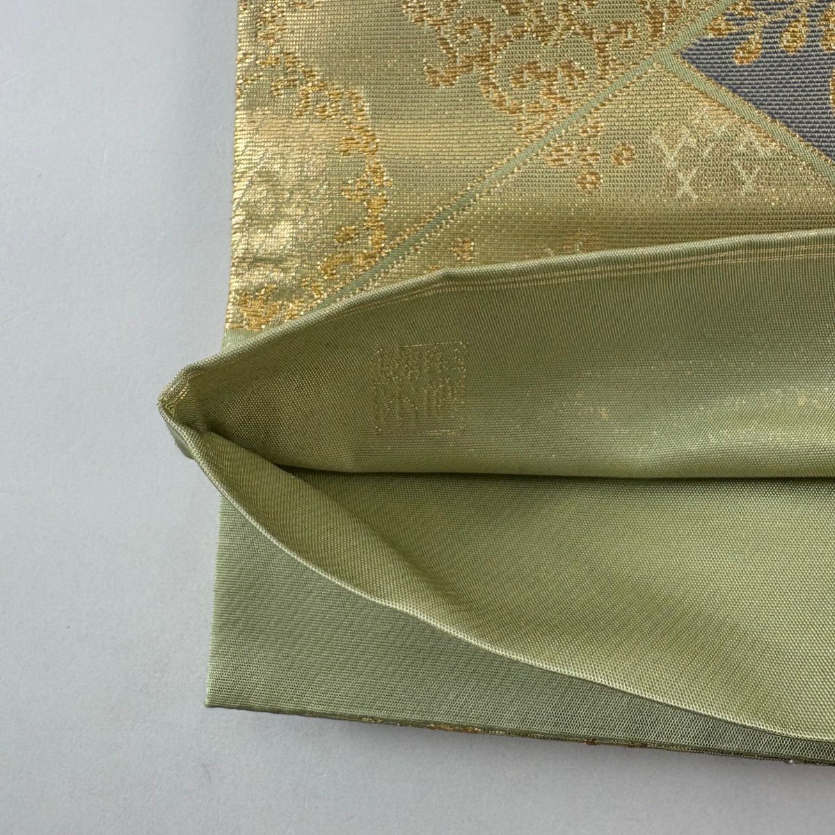 【美品】 袋帶 名品級 じゅらく 落款あり 蜀江文 花唐草紋 金糸 金金箔 薄綠 六通 純蠶絲