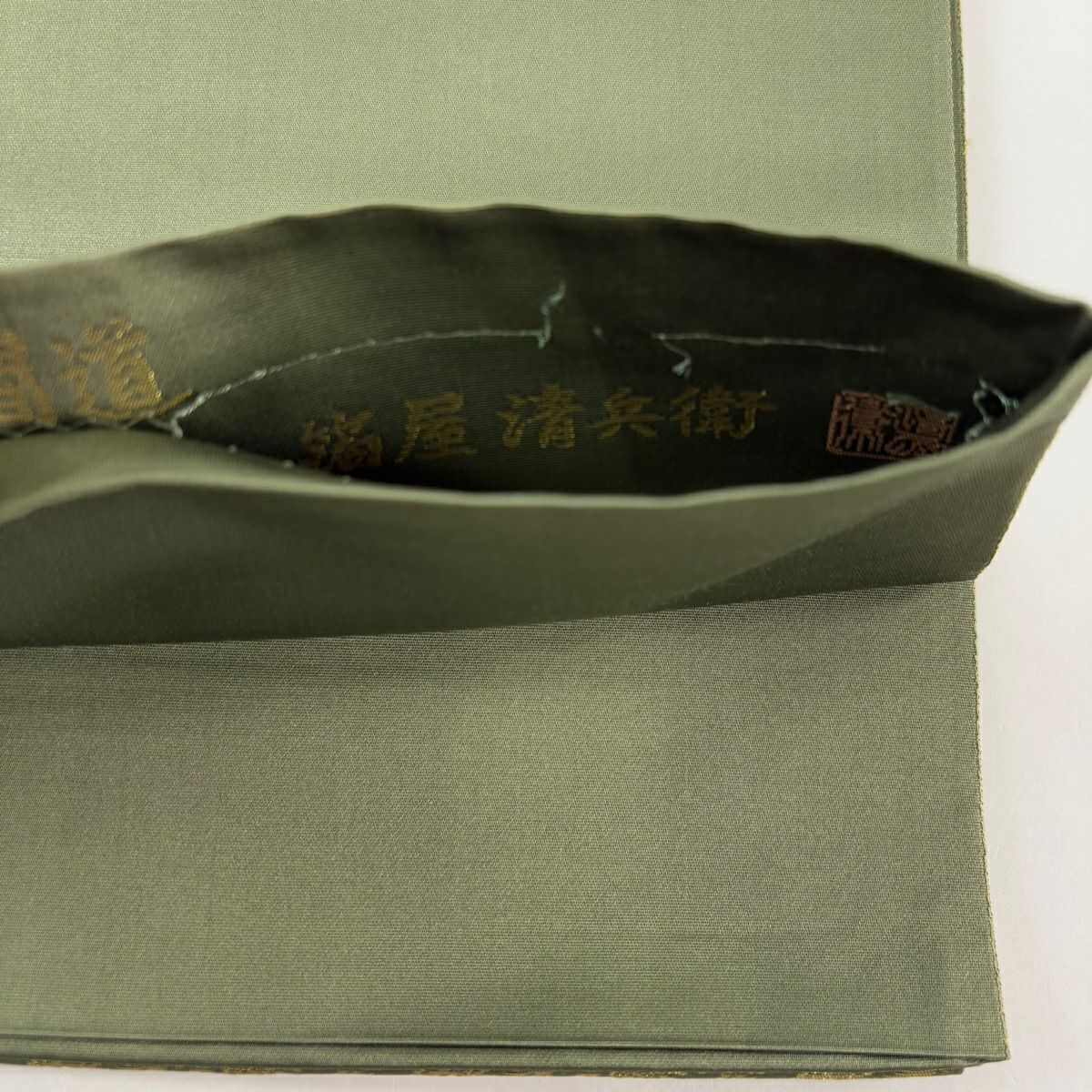 【美品】 袋帶 名品級 金金箔屋清兵衛 落款あり 名物裂間道 本金金箔 金色 お太鼓柄 純蠶絲