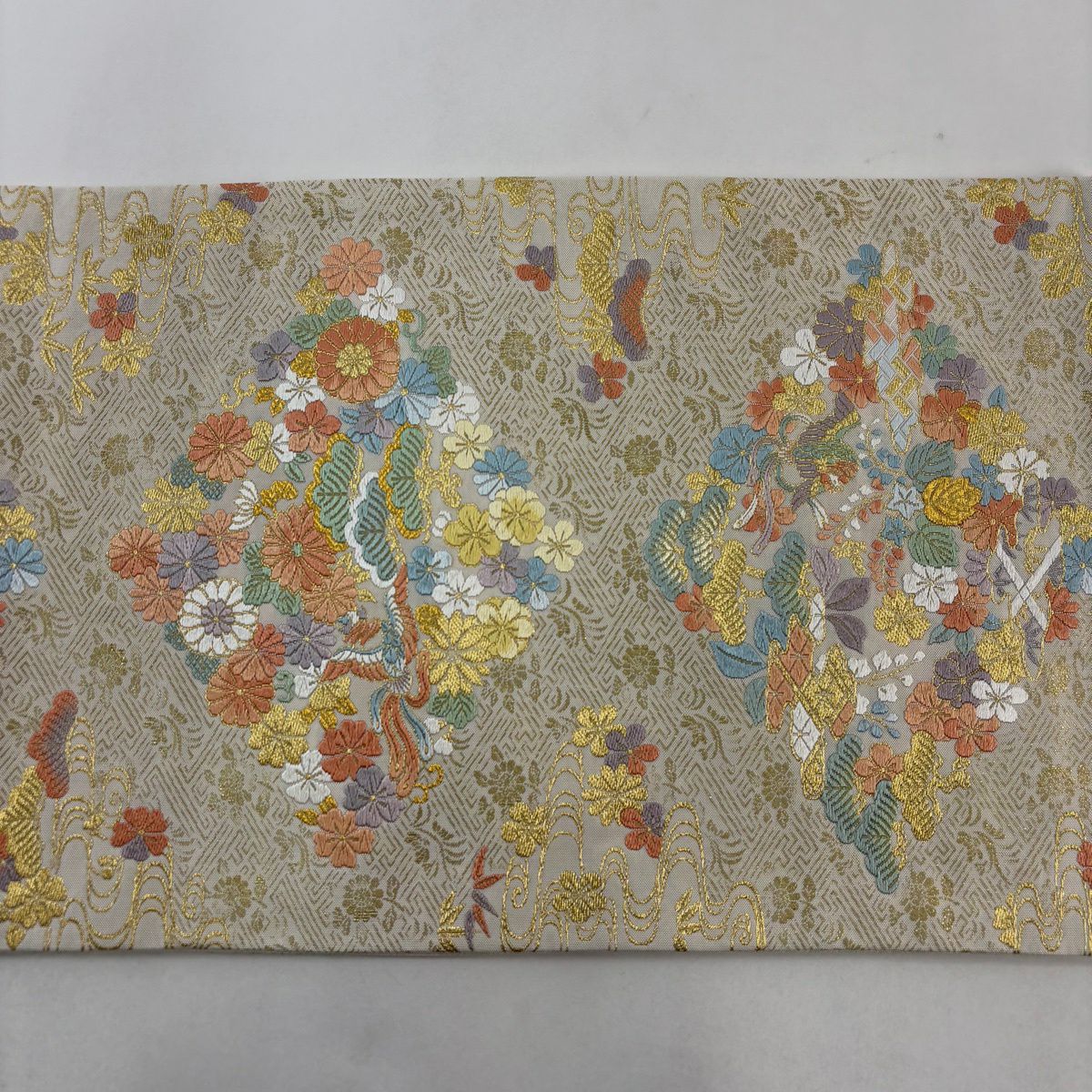 【美品】 袋帶 名品級 關西仕立 慶長菱取花鳥紋 金金箔 奶油色 六通 純蠶絲
