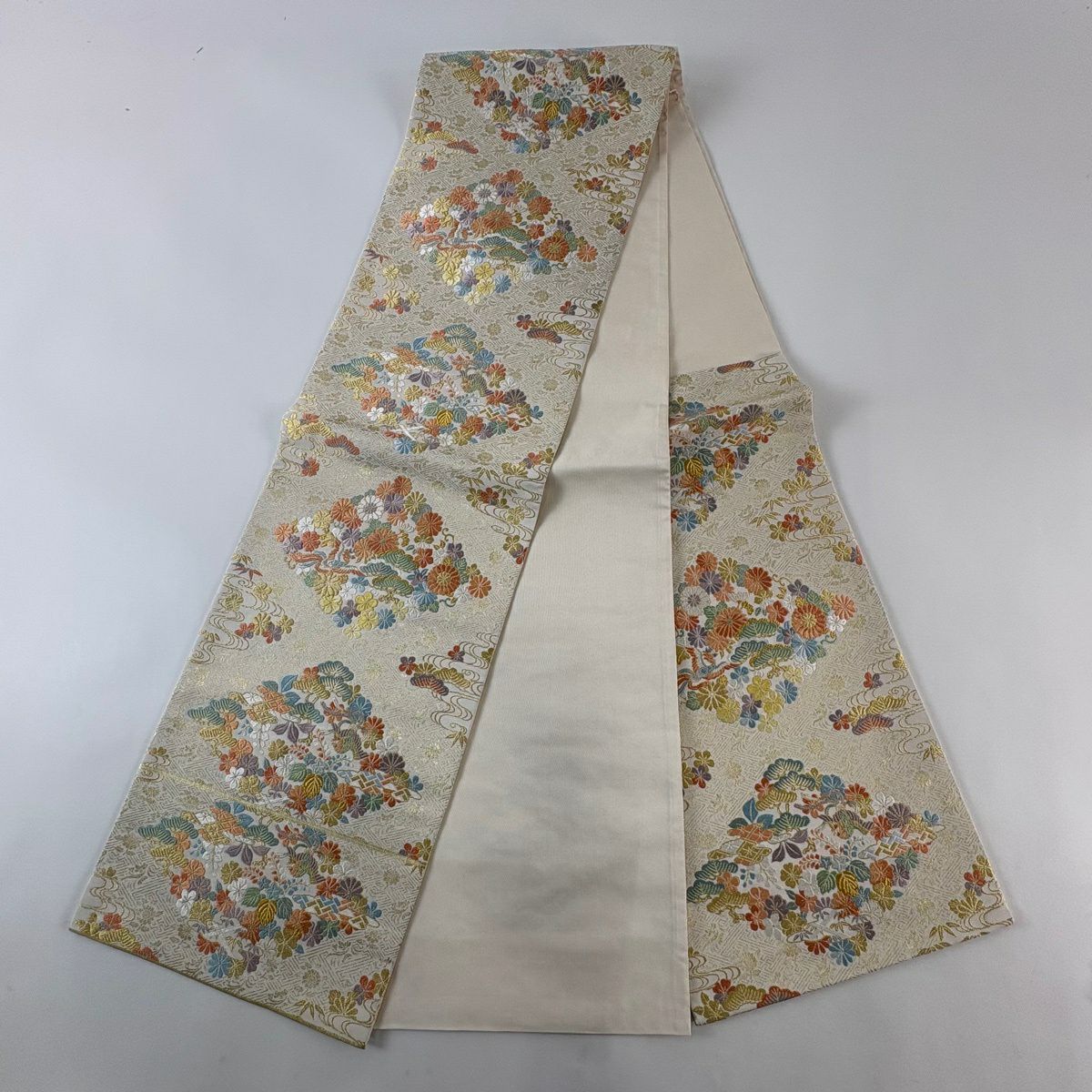 【美品】 袋帶 名品級 關西仕立 慶長菱取花鳥紋 金金箔 奶油色 六通 純蠶絲