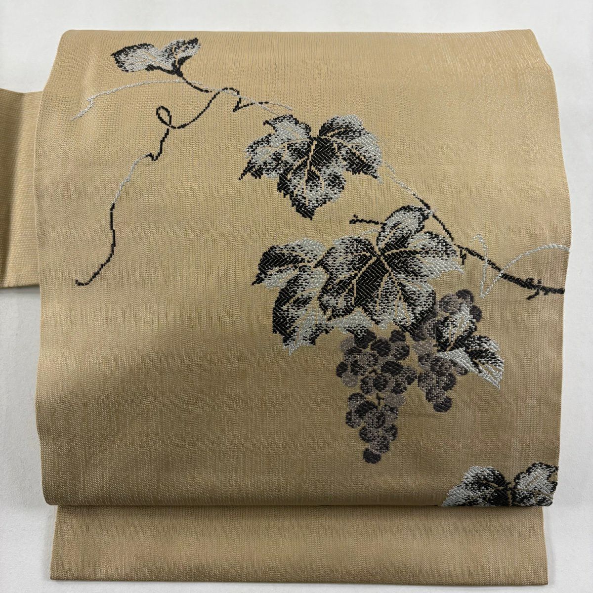 【美品】 名古屋帶 名品級 葡萄 刺繡 薄茶 純蠶絲