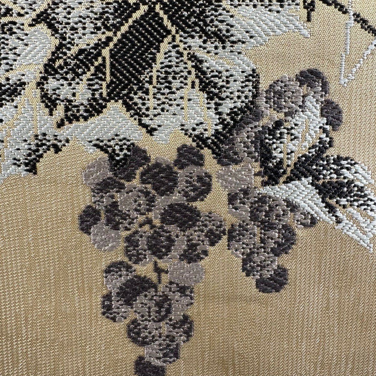 【美品】 名古屋帶 名品級 葡萄 刺繡 薄茶 純蠶絲