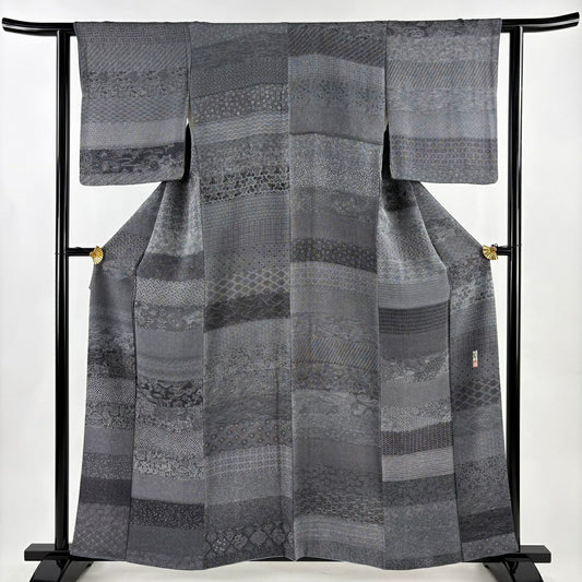 【美品】 小紋 身長159cm 袖長60cm S 雙層 落款あり 松樹竹子梅花 有職紋樣 縮緬 灰色 純蠶絲 名品級