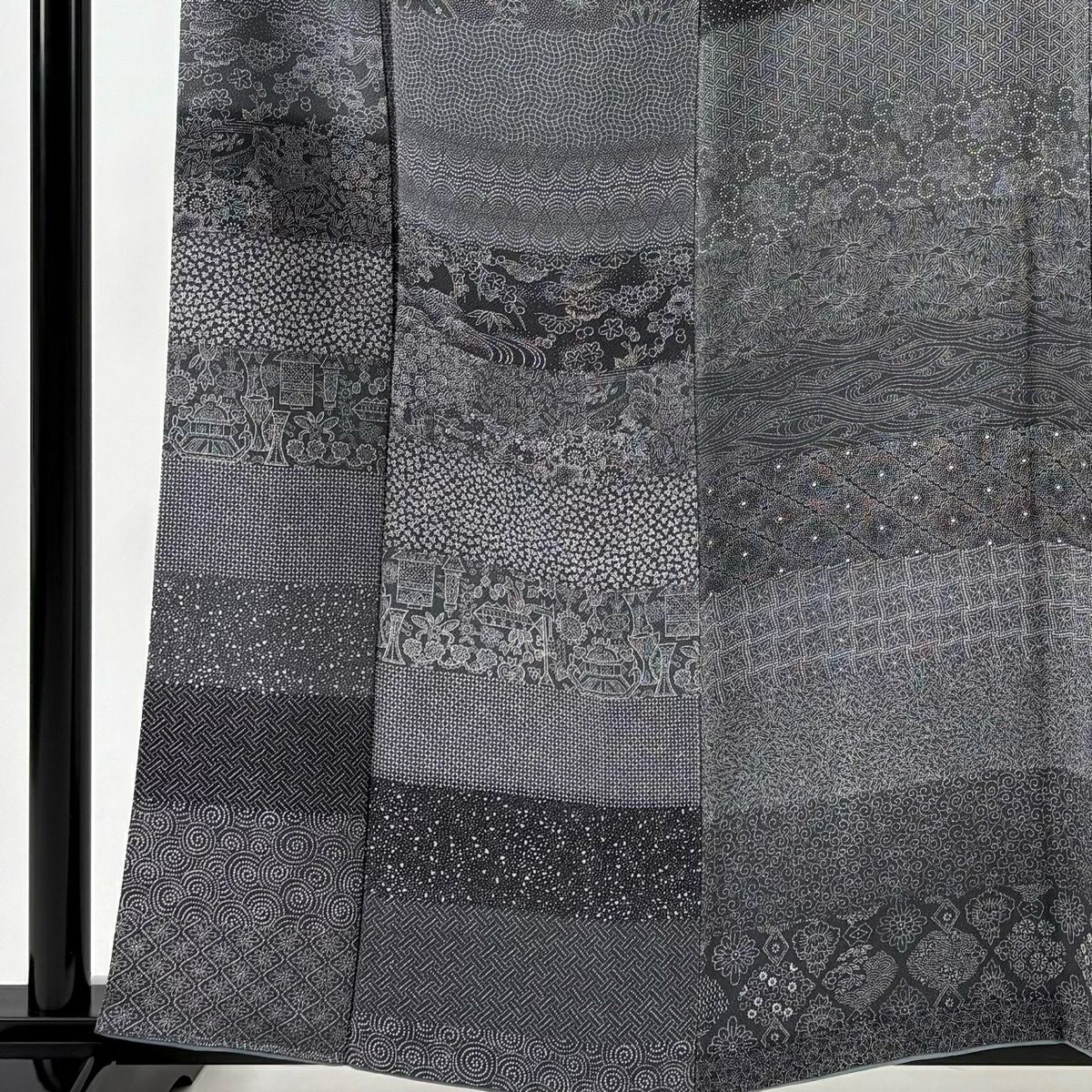 【美品】 小紋 身長159cm 袖長60cm S 雙層 落款あり 松樹竹子梅花 有職紋樣 縮緬 灰色 純蠶絲 名品級