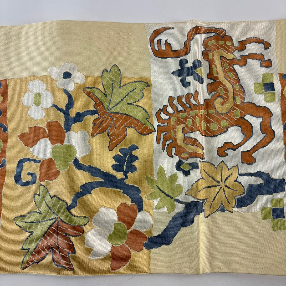 【美品】 袋帶 逸品級 關西仕立 雜花 動物 枝花 米色 六通 純蠶絲