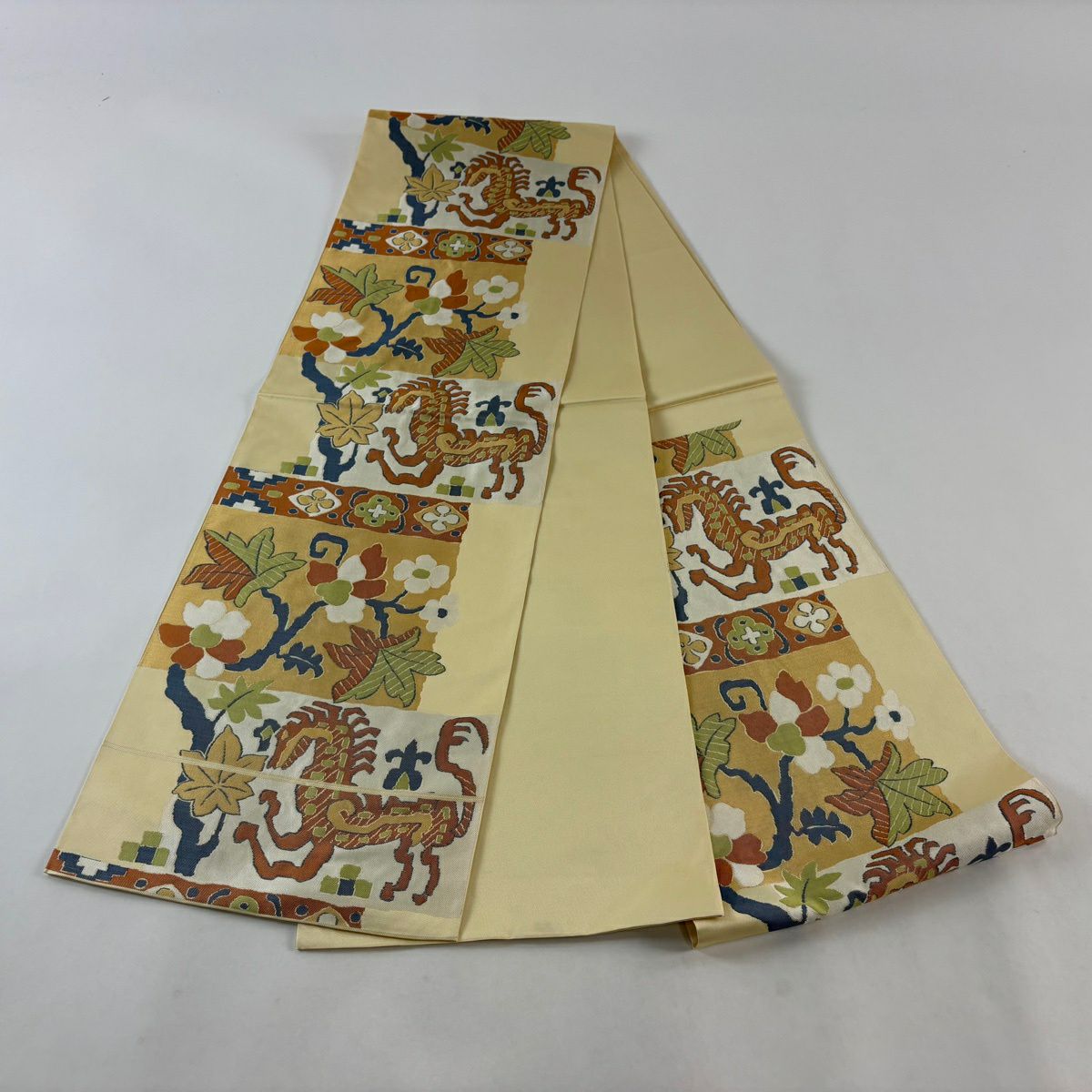【美品】 袋帶 逸品級 關西仕立 雜花 動物 枝花 米色 六通 純蠶絲