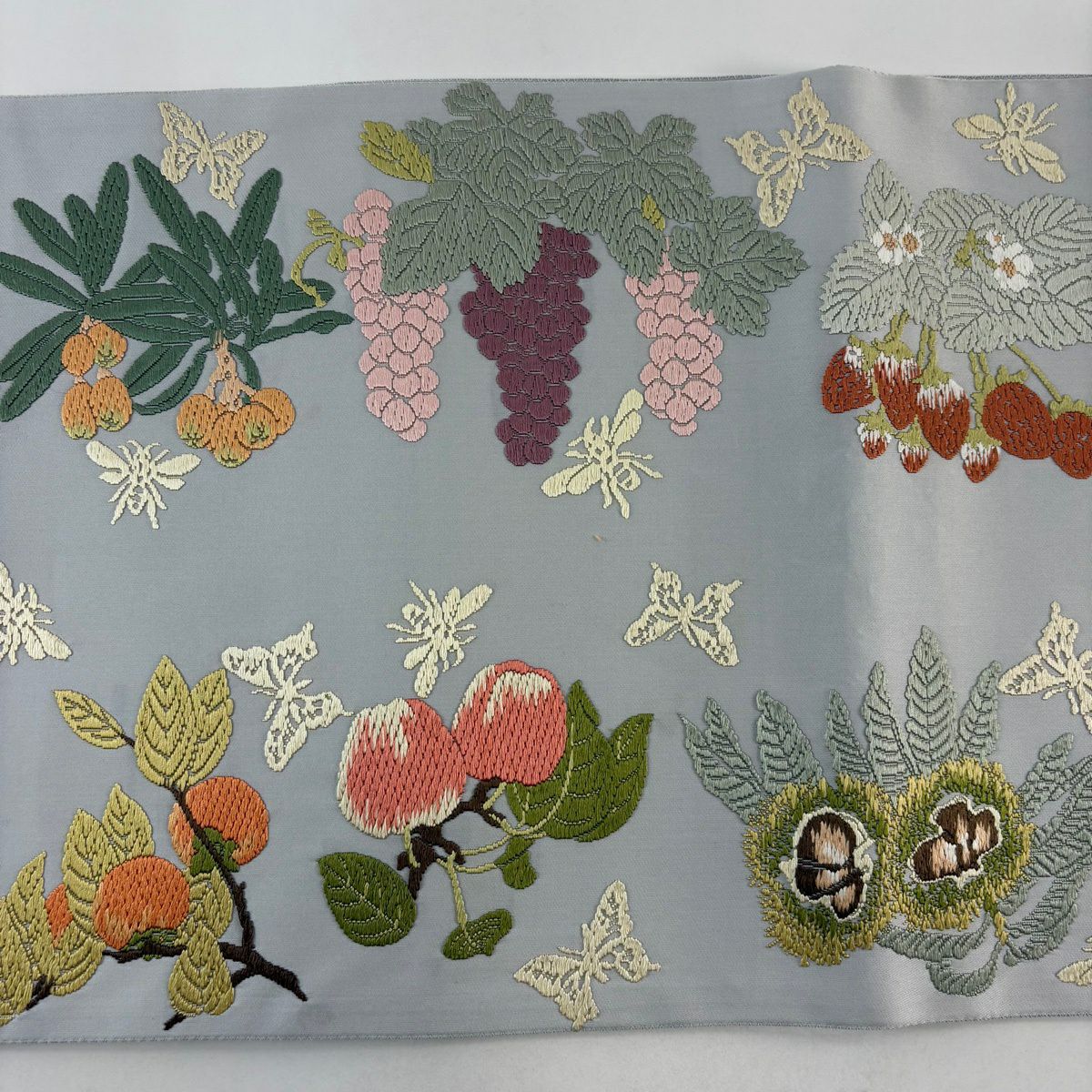 【美品】 袋帶 逸品級 落款 山口弘躬染織 四季果實紋 蟲 刺繡 灰 深藍色 お太鼓柄 純蠶絲
