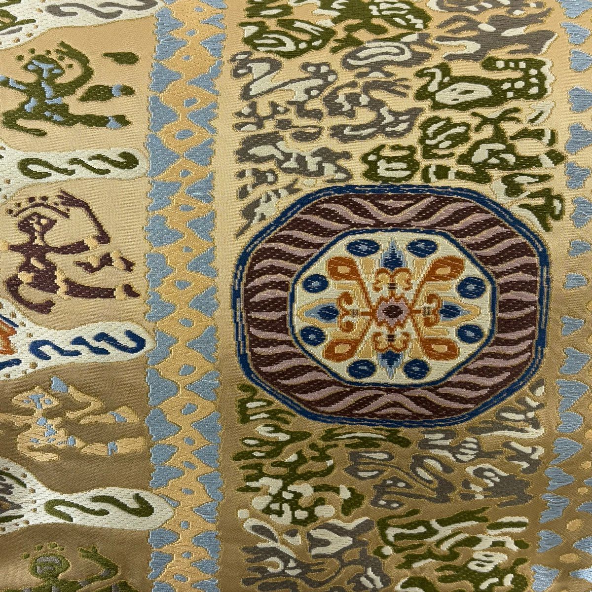 袋帶 逸品級 白綾苑大庭 落款あり 關西仕立 雜幾何圖案 刺繡 金絲 淺茶 六通 純蠶絲