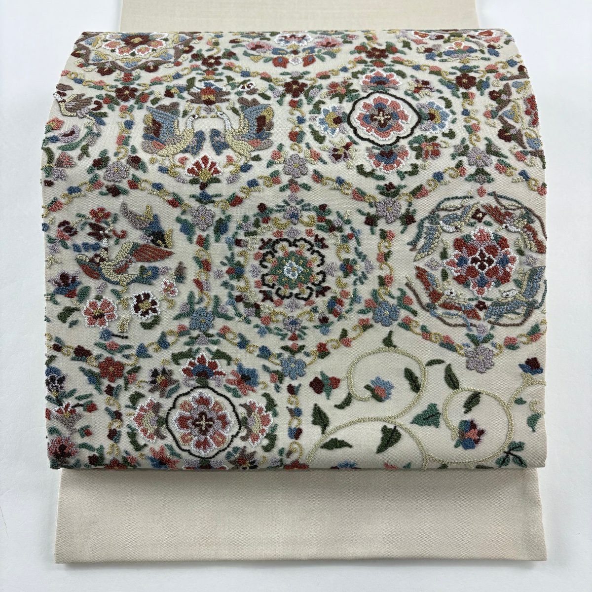 【美品】 袋帶 逸品級 華紋 向鳥 金絲 相良刺繡 米色 大鼓圖案 純蠶絲