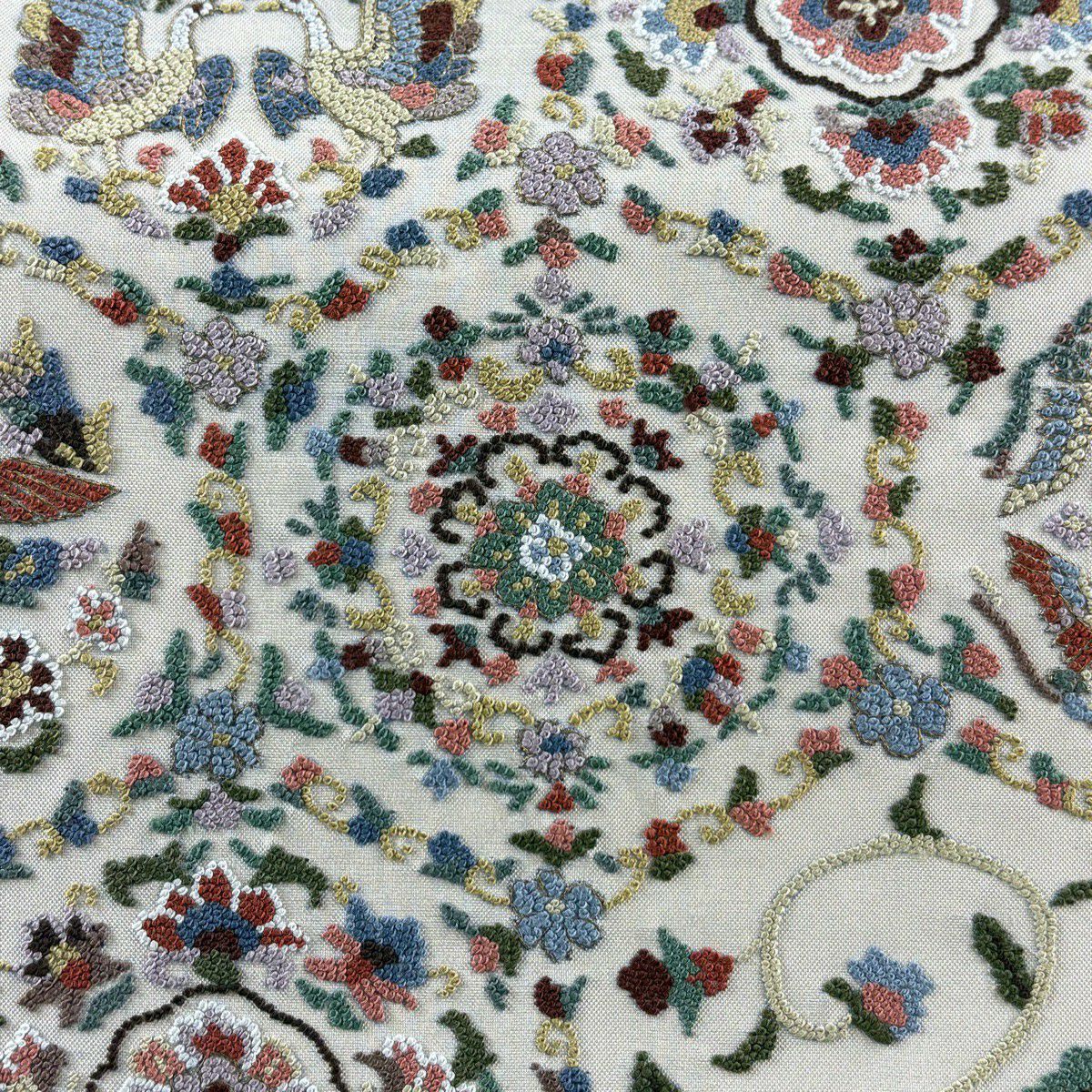 【美品】 袋帶 逸品級 華紋 向鳥 金絲 相良刺繡 米色 大鼓圖案 純蠶絲