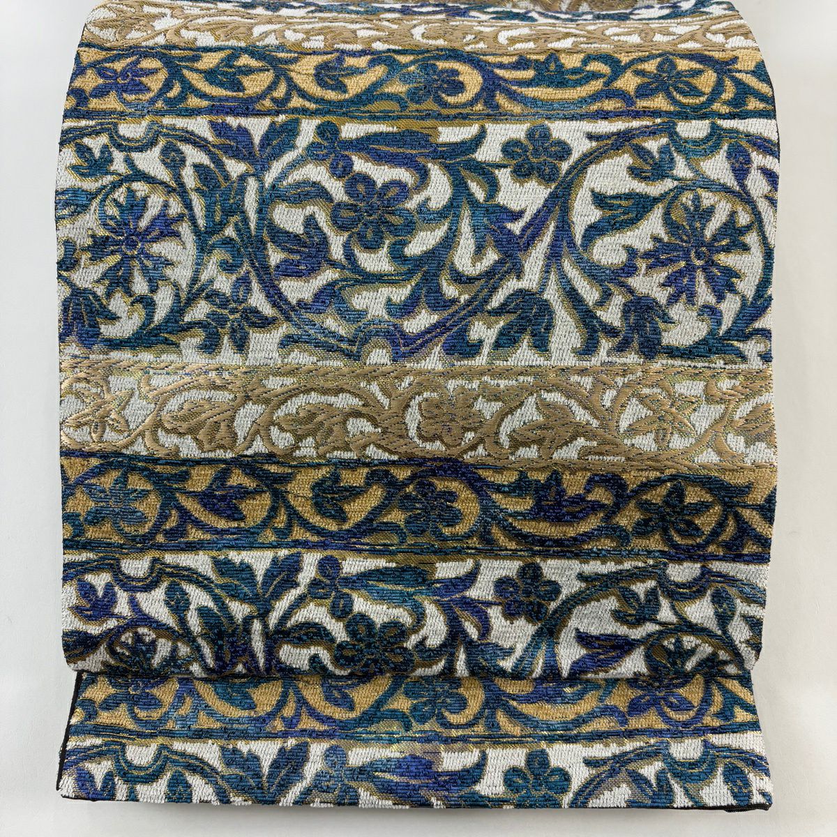 【美品】 袋帶 名品級 花唐草紋 金金箔 白 六通 純蠶絲
