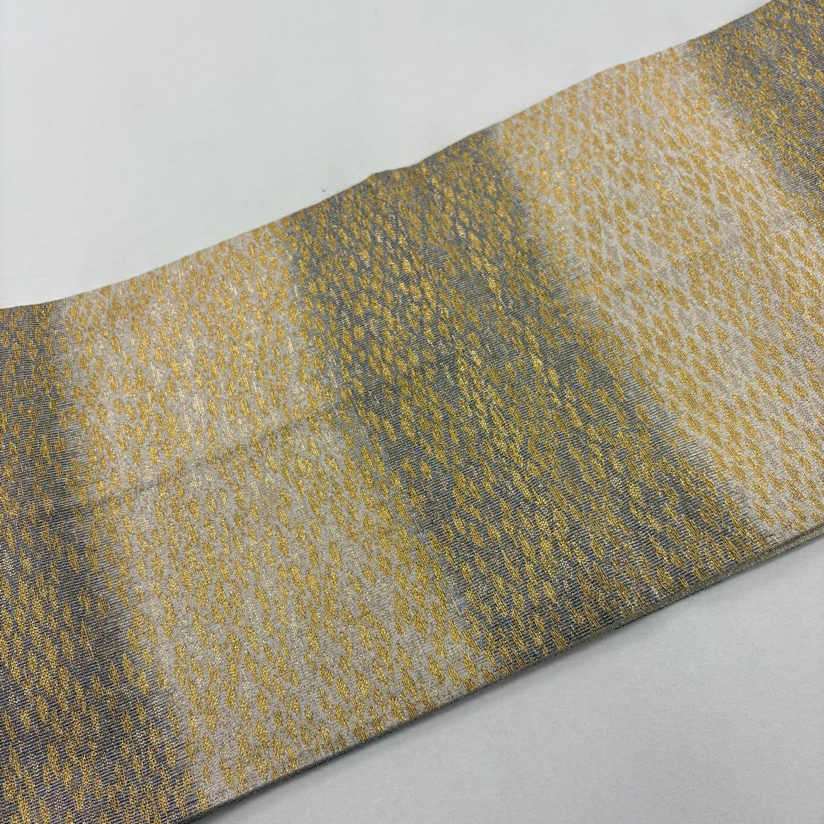 【美品】 袋帶 名品級 段紋 霞 金金箔 奶油 六通 純蠶絲