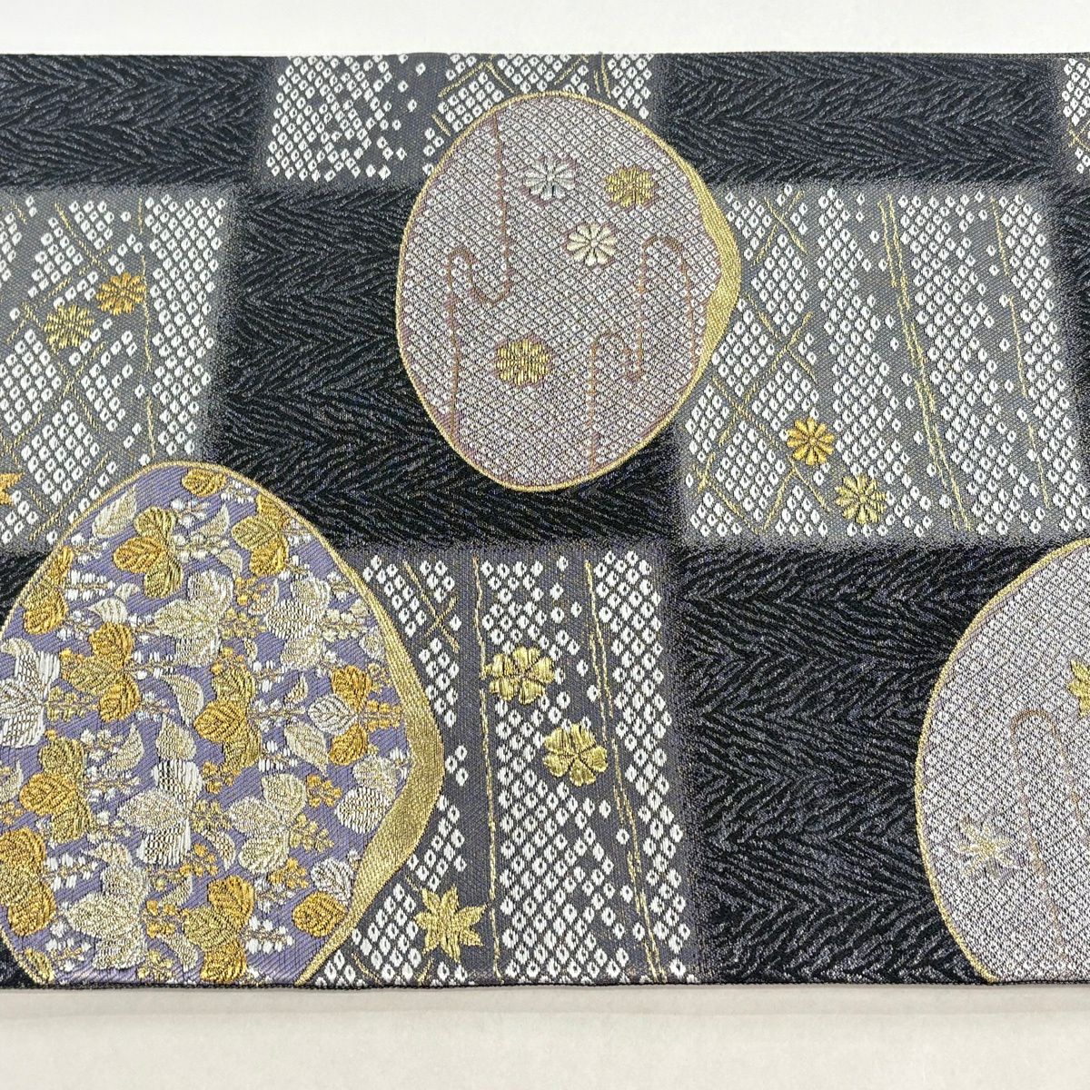 【美品】 袋帶 名品級 貝合草花紋 金金箔 唐織 黑灰 六通 純蠶絲