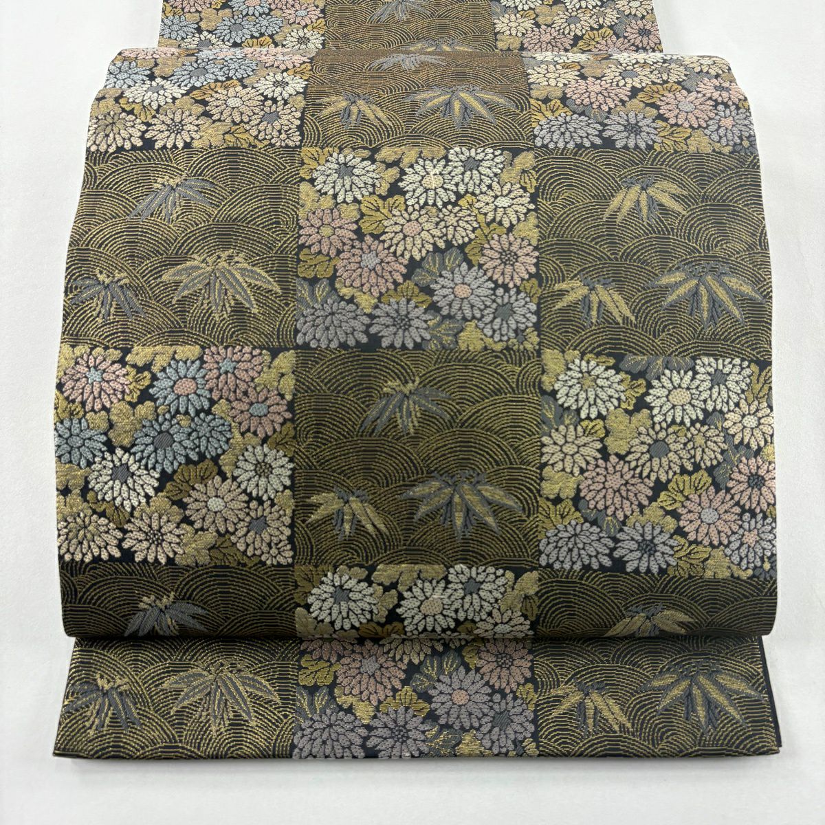 【美品】 袋帶 名品級 金金箔屋清兵衛 落款あり 草木染 市松樹小花紋 金金箔 唐織 茶綠 六通 純蠶絲