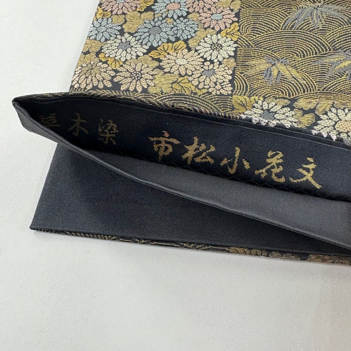 【美品】 袋帶 名品級 金金箔屋清兵衛 落款あり 草木染 市松樹小花紋 金金箔 唐織 茶綠 六通 純蠶絲