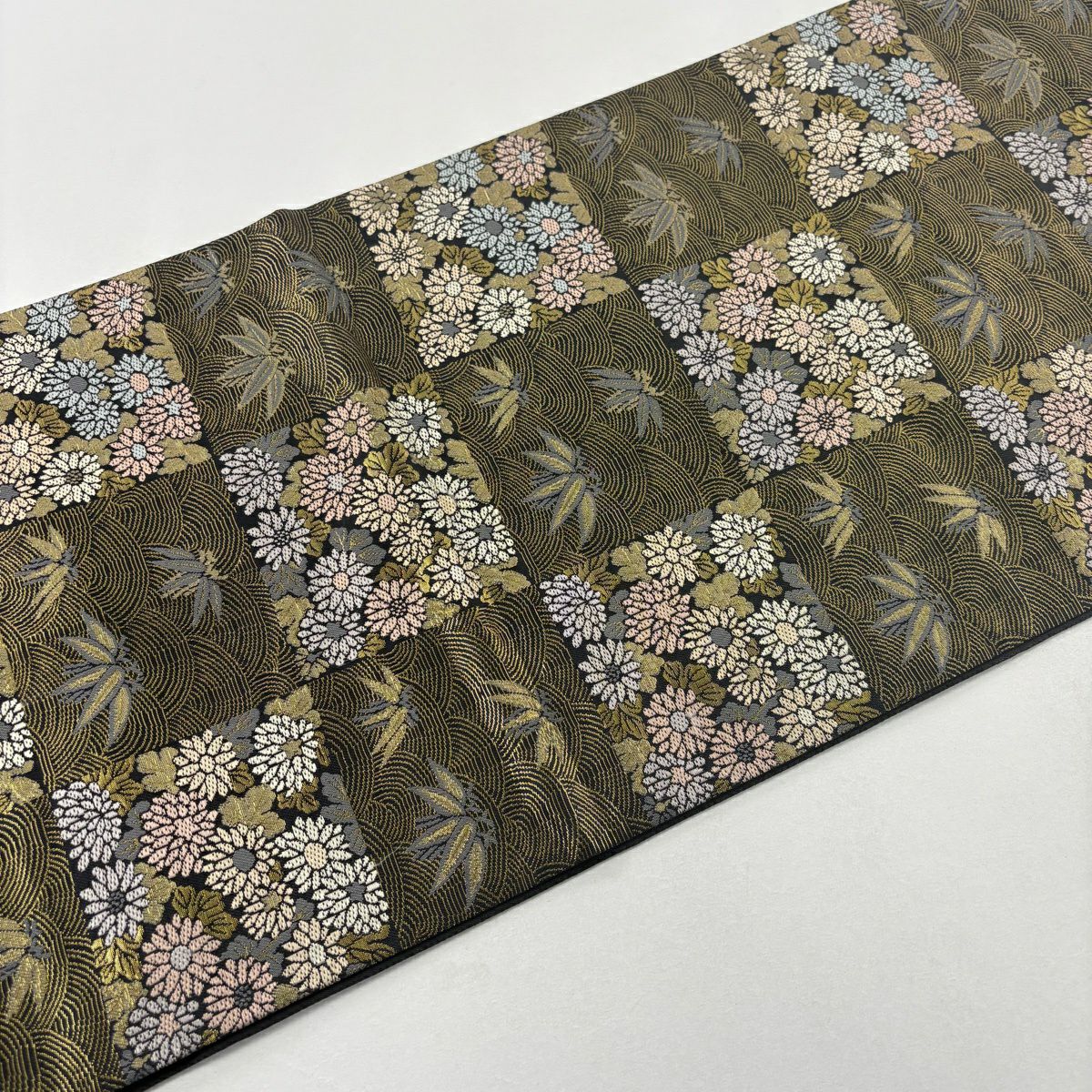 【美品】 袋帶 名品級 金金箔屋清兵衛 落款あり 草木染 市松樹小花紋 金金箔 唐織 茶綠 六通 純蠶絲