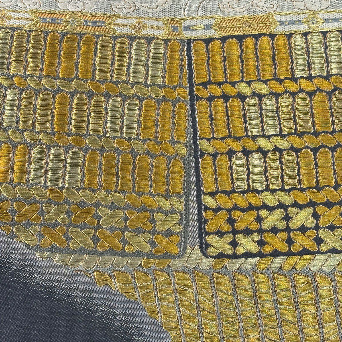 【美品】 袋帶 名品級 關西仕立 雜花紋 唐織 金絲 黑灰 六通 純蠶絲