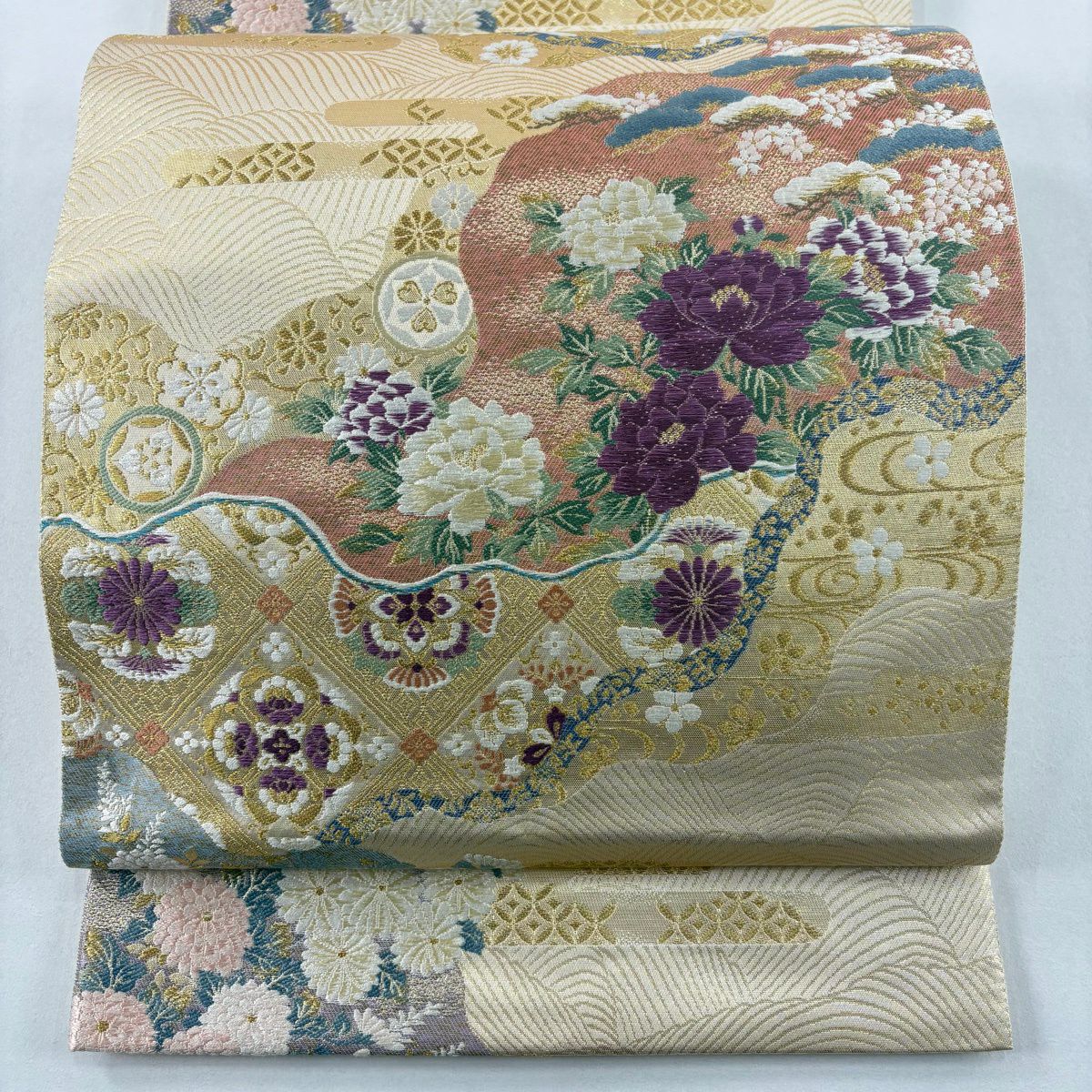 【美品】 袋帶 名品級 じゅらく 落款あり 帝王紫 草花紋 波 金金箔 刺繡 米色 お太鼓柄 純蠶絲