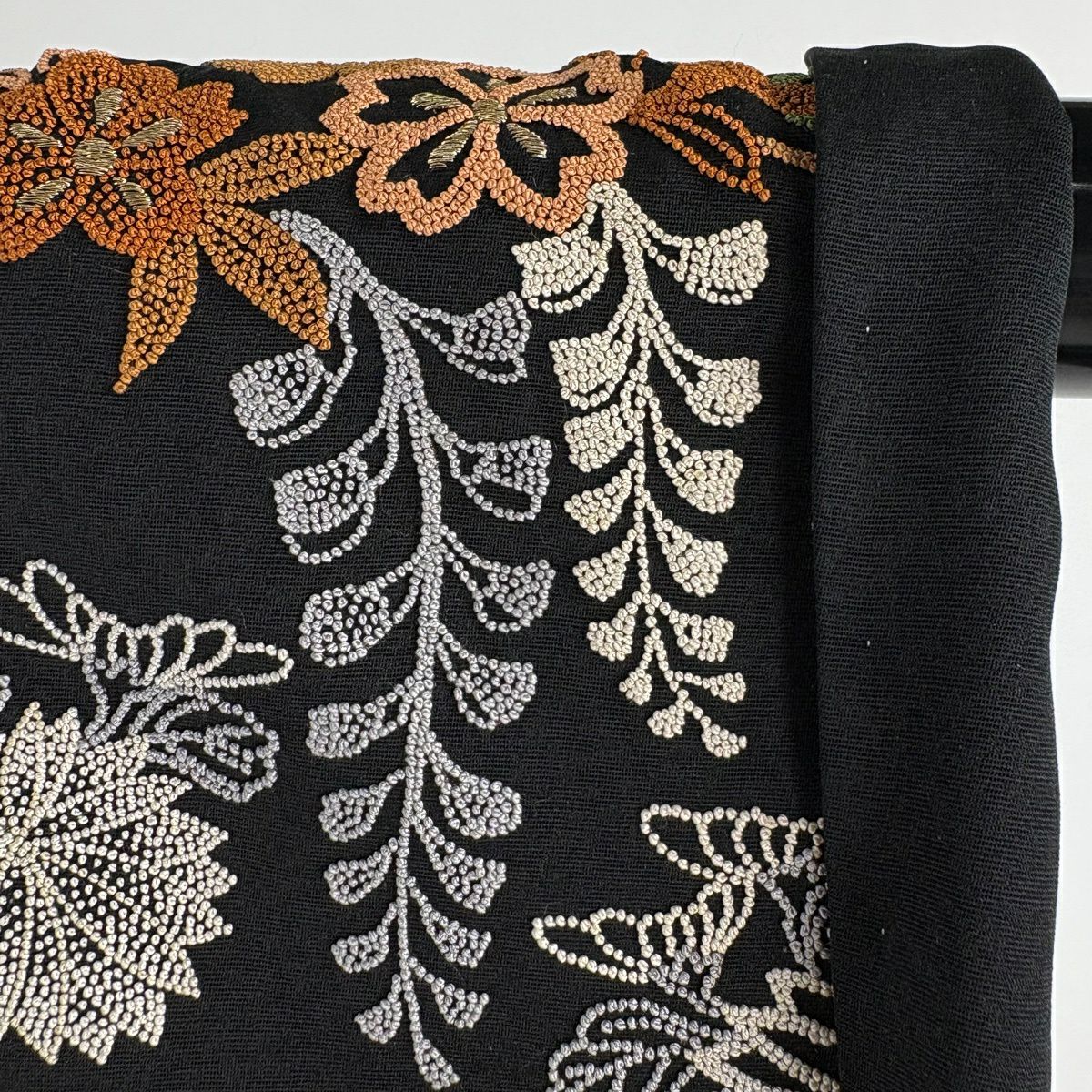 【美品】振袖禮服 身長163cm 袖長69cm L 雙層 落款あり 牡丹 鳳凰 相良刺繡 金糸 黑 純蠶絲 逸品級