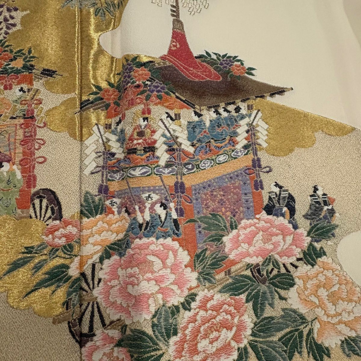 色留袖禮服 身長161cm 袖長64.5cm M 雙層 寿光織 山鉾 草花紋 金糸 刺繡 奶油色 純蠶絲 秀品級 一つ紋