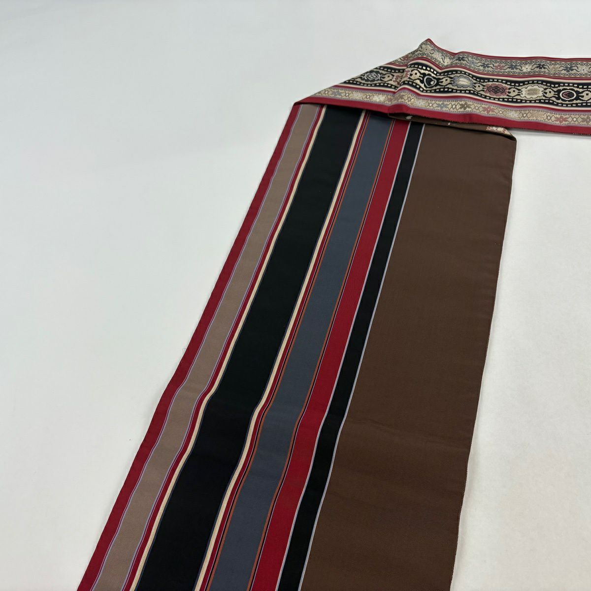 【美品】 名古屋帶 優品級 草花紋 金糸 深紅 純蠶絲