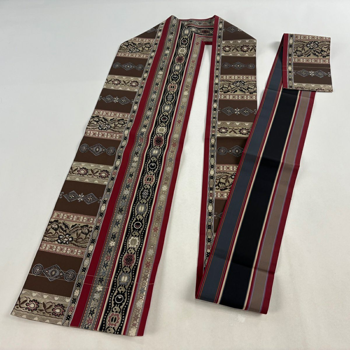 【美品】 名古屋帶 優品級 草花紋 金糸 深紅 純蠶絲