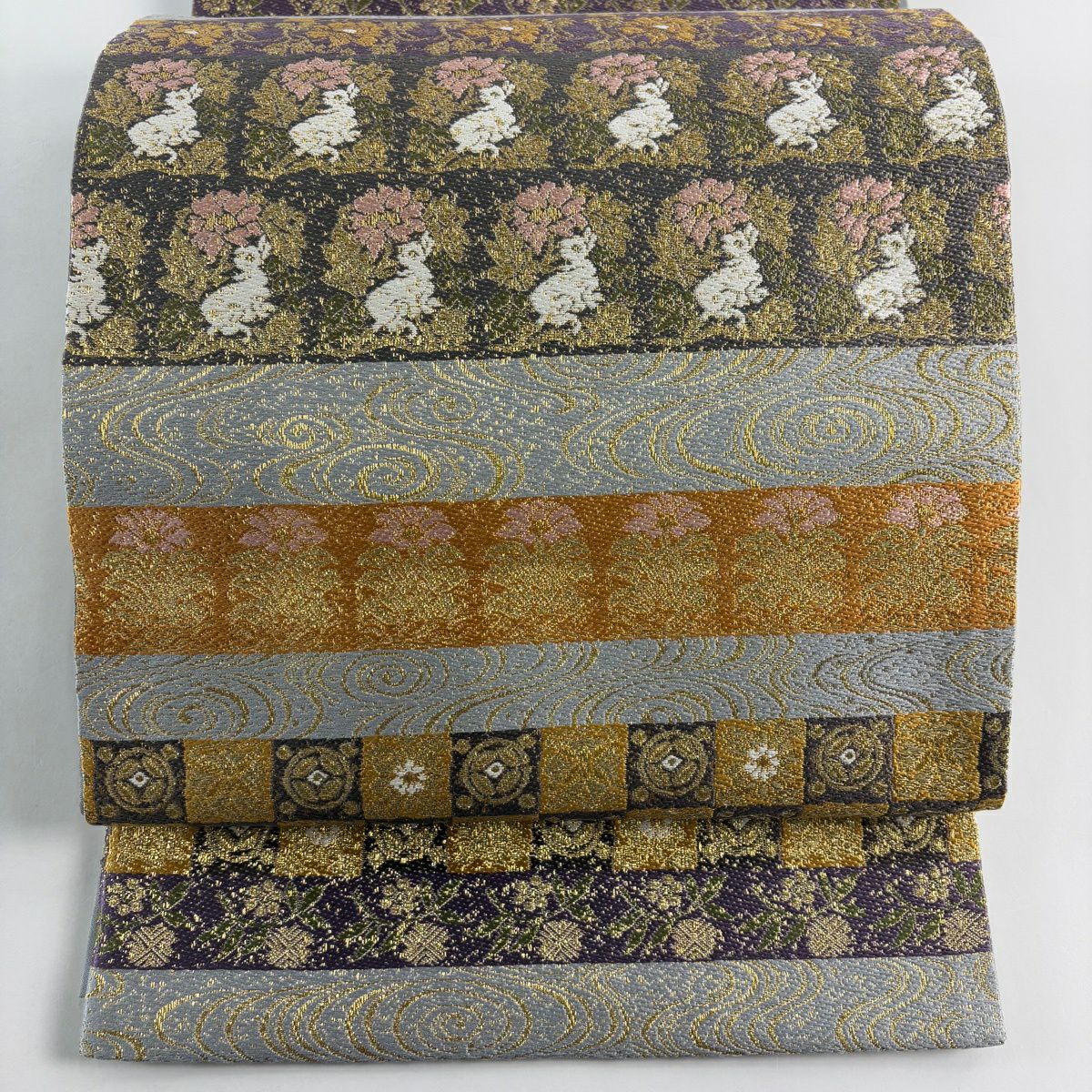 【美品】 袋帶 秀品級 花兔 草花紋 金絲 灰色 六通 純蠶絲