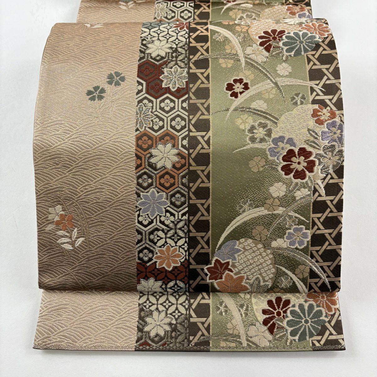 【美品】 袋帶 秀品級 關西仕立 草花紋紋 芝 金金箔 銀線 鶯 綠 六通 純蠶絲