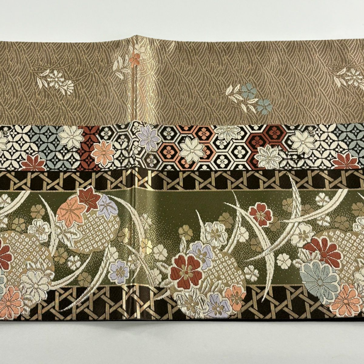 【美品】 袋帶 秀品級 關西仕立 草花紋紋 芝 金金箔 銀線 鶯 綠 六通 純蠶絲
