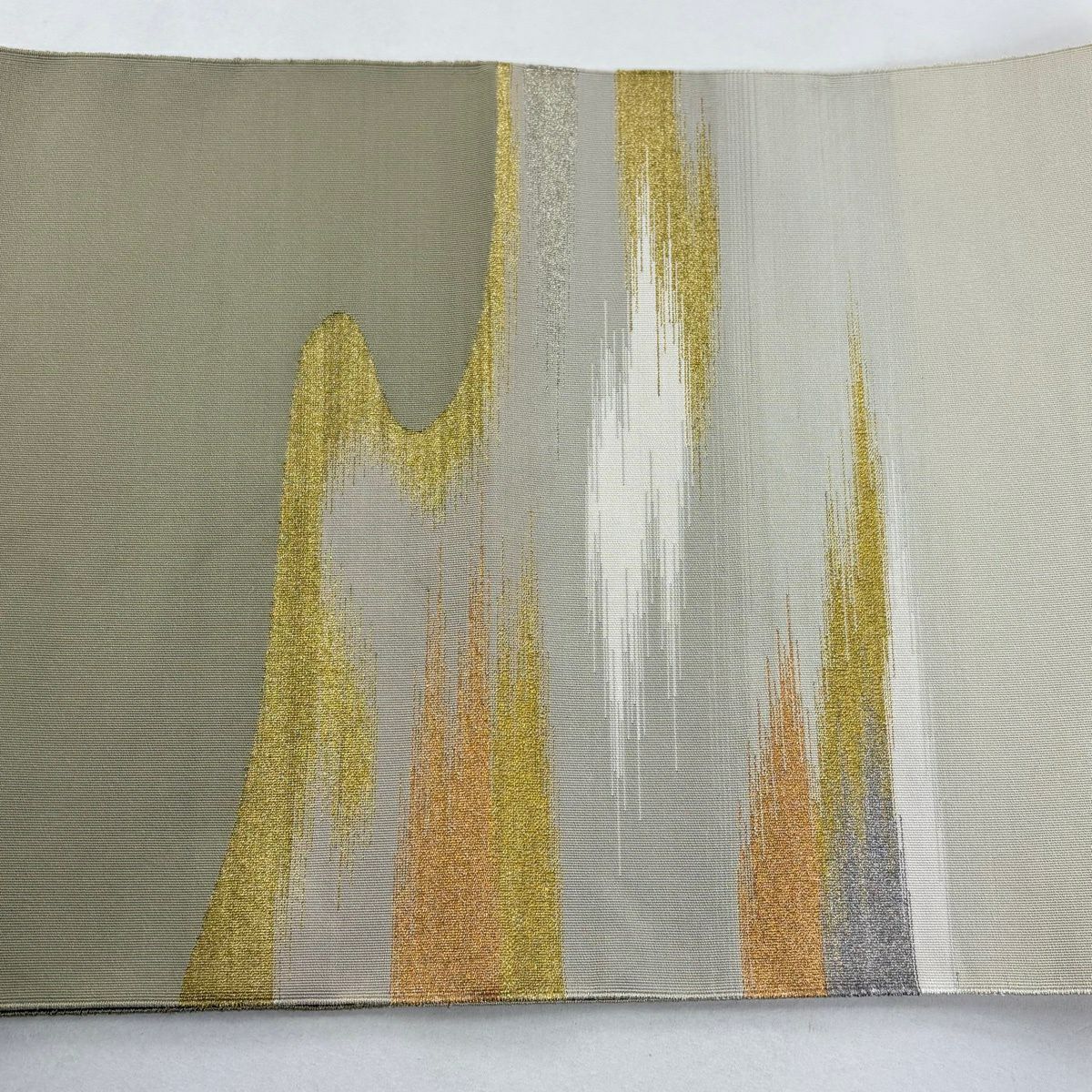 【美品】 名古屋帶 秀品級 八寸名古屋帶 松樹葉仕立 雲霞 金銀彩 灰色 純蠶絲
