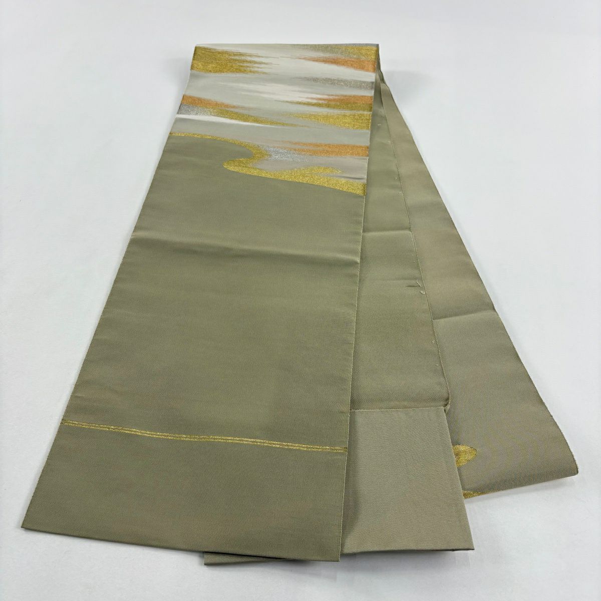 【美品】 名古屋帶 秀品級 八寸名古屋帶 松樹葉仕立 雲霞 金銀彩 灰色 純蠶絲