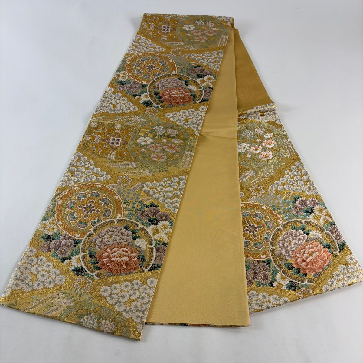 【美品】 袋帶 秀品級 菱天井華紋草花紋圖 唐織 金金箔 金色 六通 純蠶絲