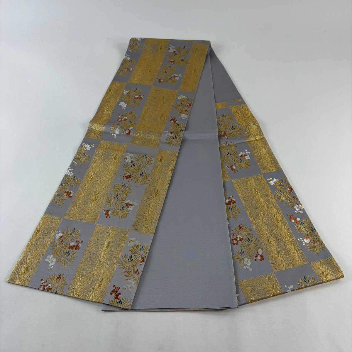 【美品】 袋帶 名品級 松樹梅花秀壽文 松樹 梅花 金絲 金金箔 灰色 六通 純蠶絲