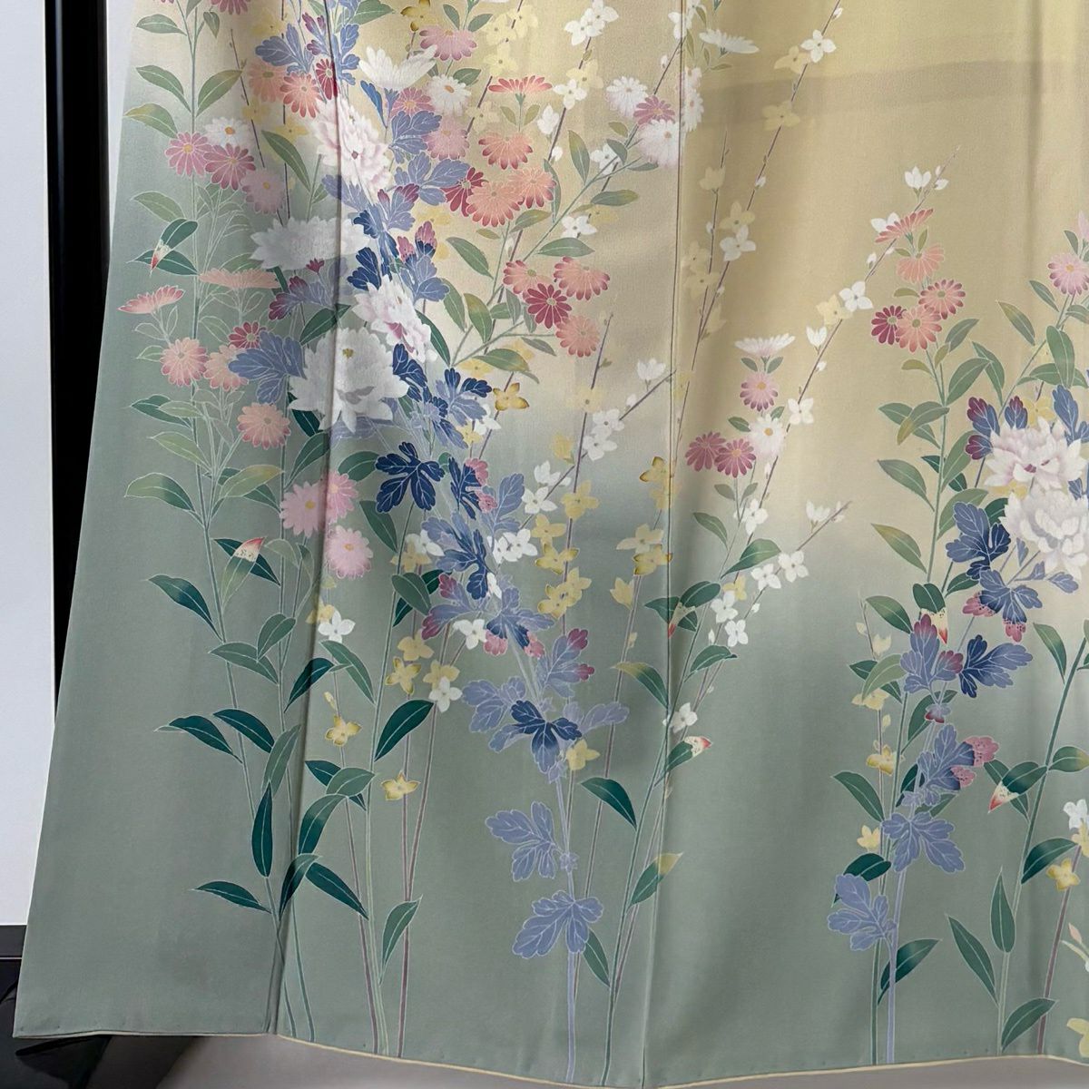 【美品】訪問服 身長164cm 袖長67.5cm L 雙層 落款あり 菊花 花紋 漸層 米色 純蠶絲 逸品級