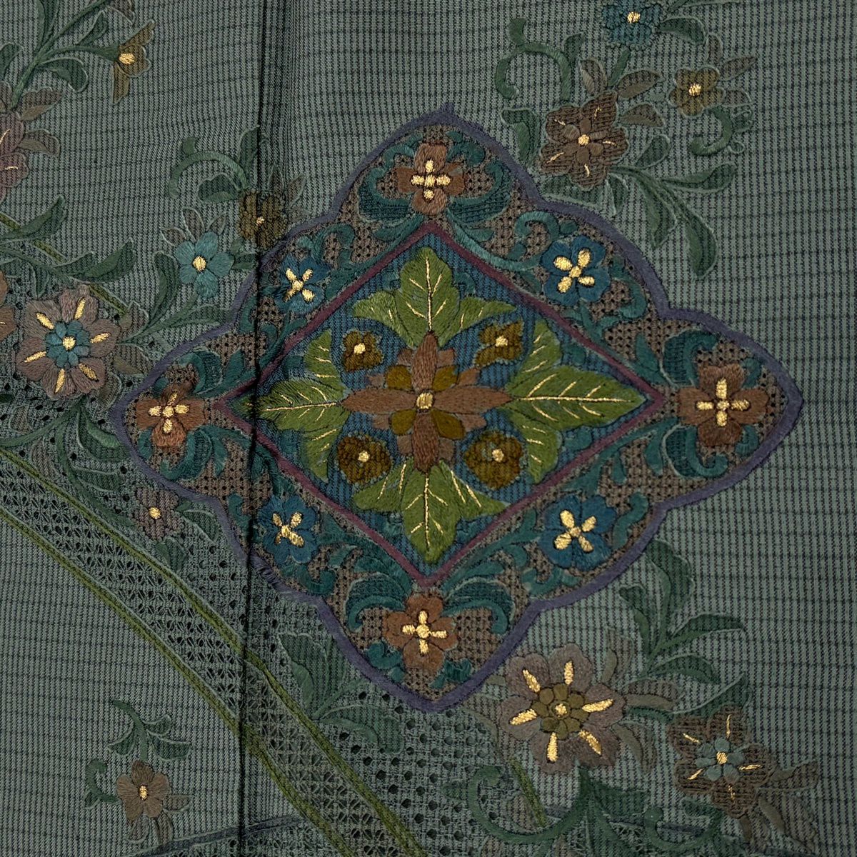 【美品】訪問服 身長160cm 袖長63.5cm S 雙層 大島紬織地 やまと 證書あり 花菱 花唐草紋 刺繡 金絲 深綠 純蠶絲 名品級