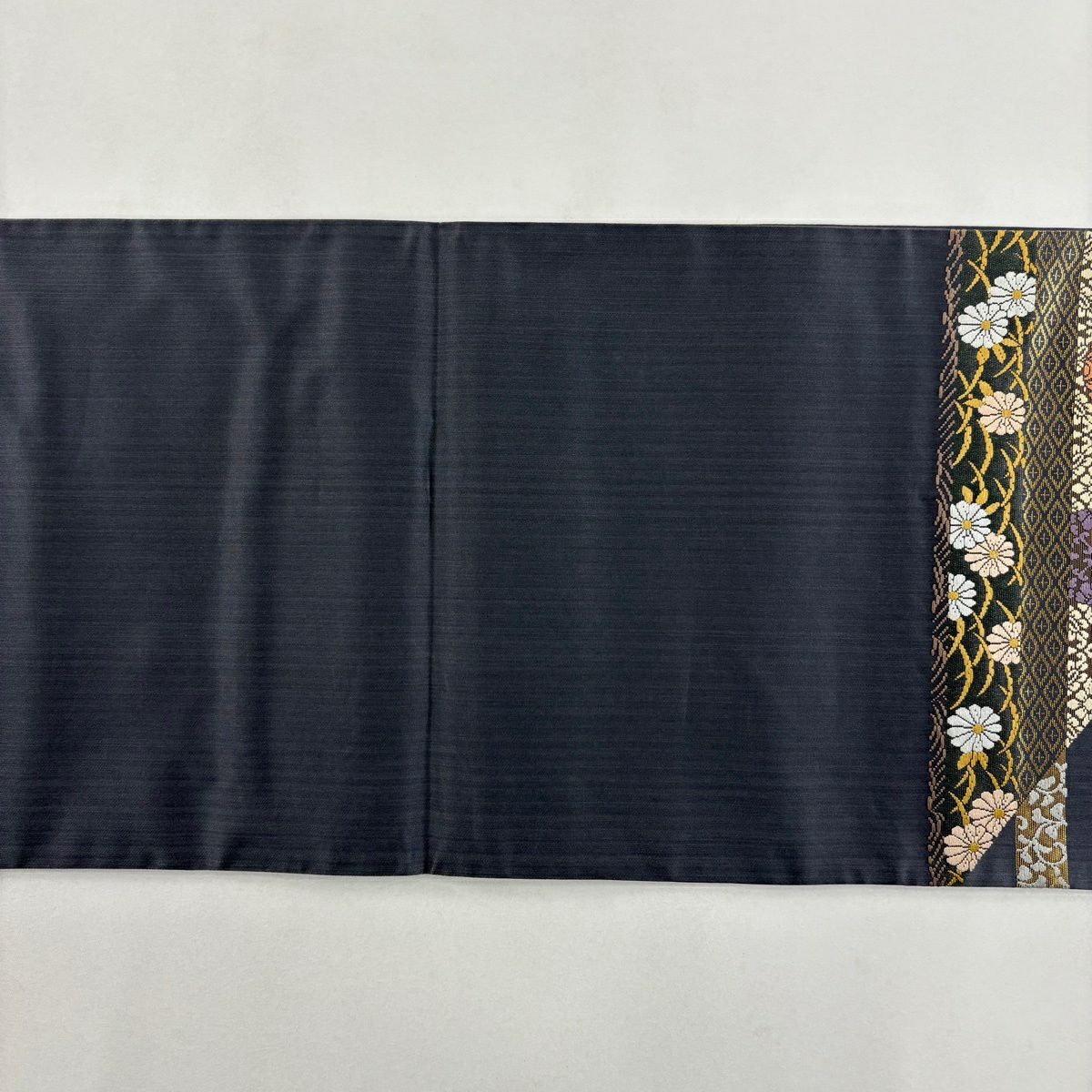 【美品】 袋帶 名品級 向仙鶴 草花紋 金金箔 灰色 六通 純蠶絲
