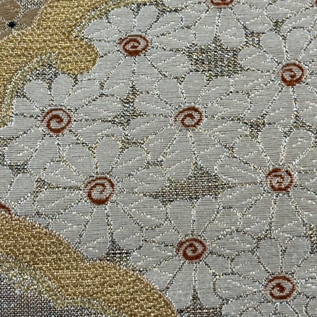 【美品】 袋帶 名品級 雪輪青海波 草花紋 金糸 唐織 金色 六通 純蠶絲