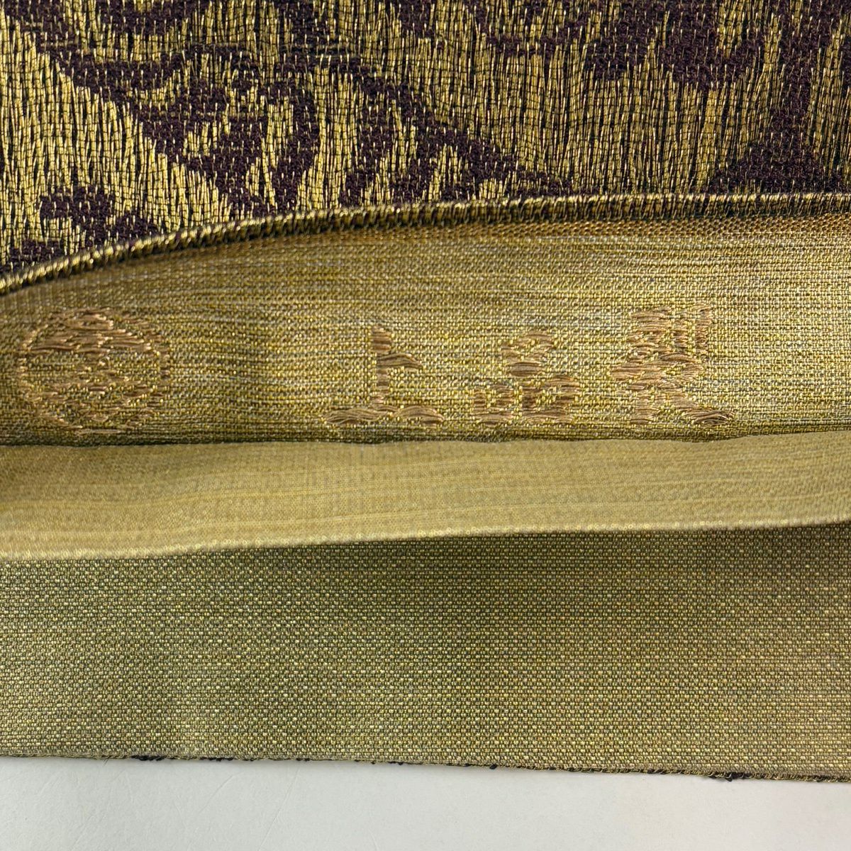 【美品】 袋帶 名品級 落款あり 上品裂 草花紋 花唐草紋 金糸 金茶 お太鼓柄 純蠶絲
