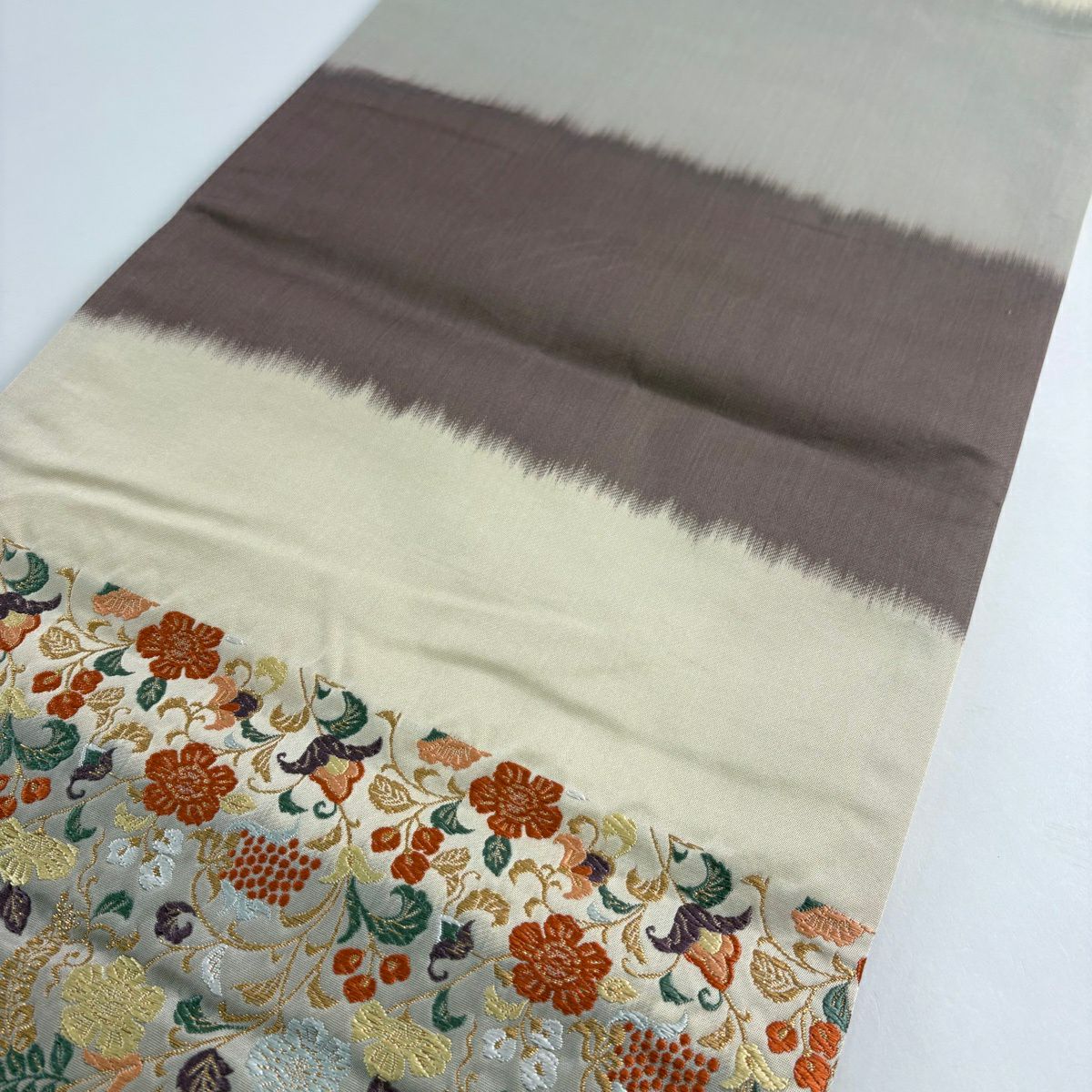 【美品】 袋帶 秀品級 花唐草紋 段紋 金絲 米色 六通 純蠶絲